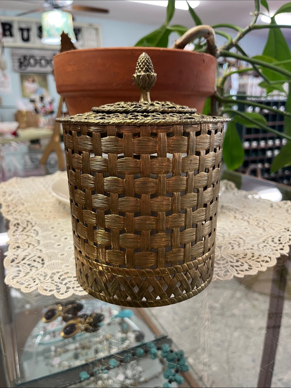 Vintage Hollywood Regency toilet paper holder/cover